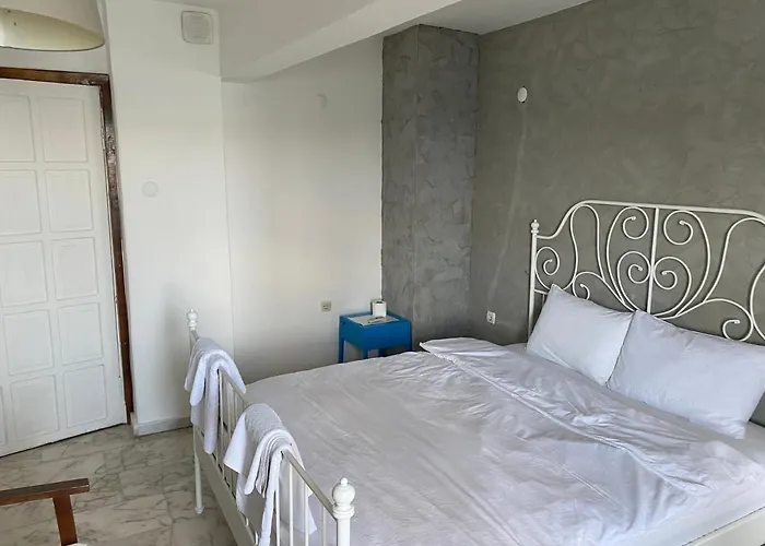 Couette-café Yali Butik 3*